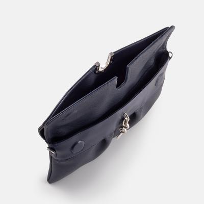 White Buffalo Product - بند بلند دارد<br>طول 29cm<br>ارتفاع 15cm<br>عمق 3cm
<br> - Navy Blue - 3