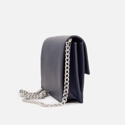 White Buffalo Product - بند بلند دارد<br>طول 23cm<br>ارتفاع 13cm<br>عمق 4cm
<br> - Navy Blue - 2