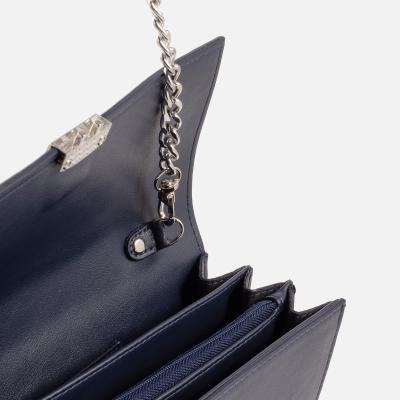 White Buffalo Product - بند بلند دارد<br>طول 23cm<br>ارتفاع 13cm<br>عمق 4cm
<br> - Navy Blue - 7