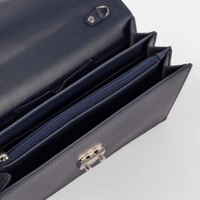 White Buffalo Product - بند بلند دارد<br>طول 23cm<br>ارتفاع 13cm<br>عمق 4cm
<br> - Navy Blue - 8