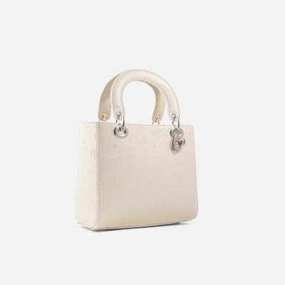 White Buffalo Product - بند بلند دارد<br>طول 21cm<br>ارتفاع 18cm<br>عمق 8cm<br> - Milky - 1