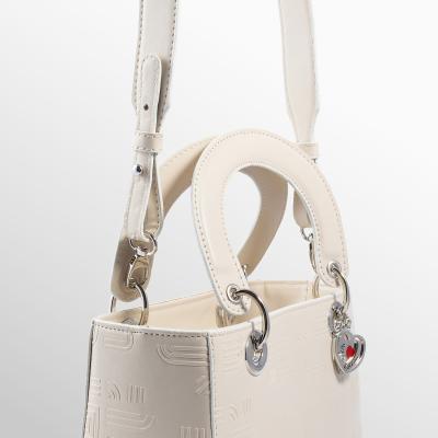 White Buffalo Product - بند بلند دارد<br>طول 21cm<br>ارتفاع 18cm<br>عمق 8cm<br> - Milky - 5