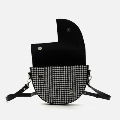 White Buffalo Product - بند بلند دارد<br>طول 23cm<br>ارتفاع 18cm<br>عمق 5cm<br> - White - Black - 2