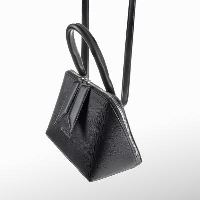 White Buffalo Product - بند بلند دارد<br>طول 22cm<br>ارتفاع 15cm<br>عمق 9cm<br> - Black Nickel Hardware - 1