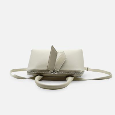 White Buffalo Product - بند بلند دارد<br>طول 22cm<br>ارتفاع 15cm<br>عمق 9cm<br> - Milky - 2